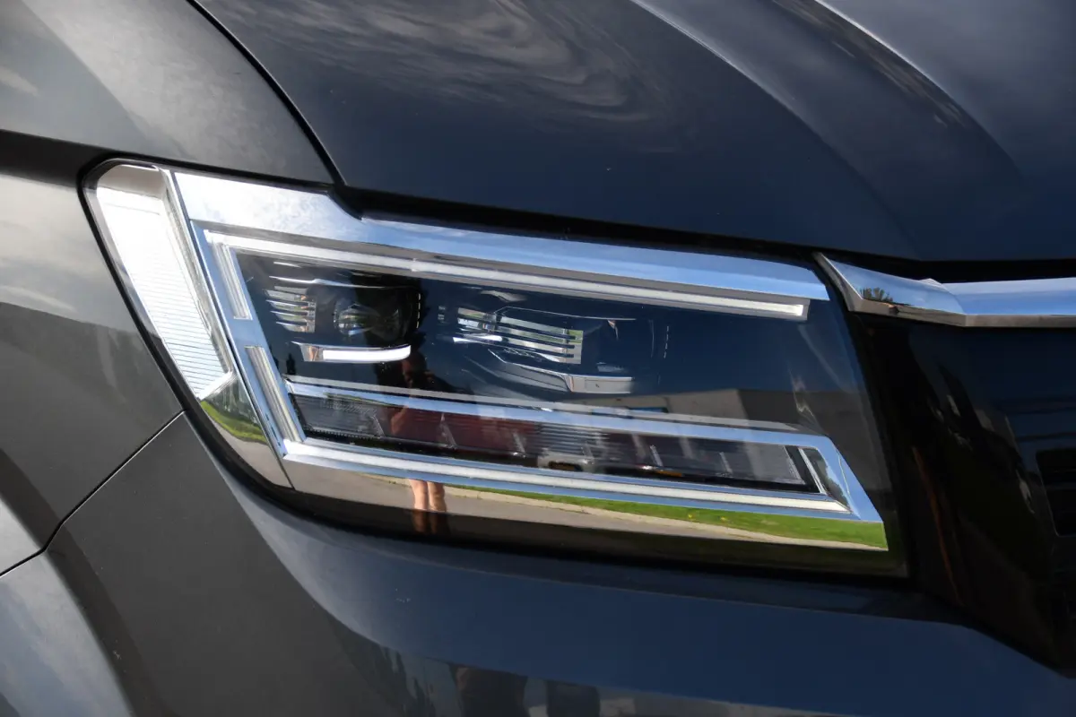 3.180 35 2.0 L3H2 PB Edition Cruise, Camera, Carplay, LED, 177pk, Automaat, Geveerde stoel, Multimedia, Uniek!