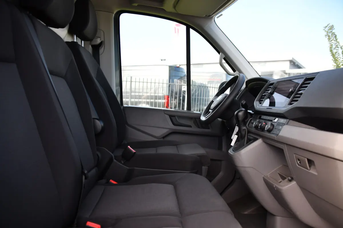 3.180 35 2.0 L3H2 PB Edition Cruise, Camera, Carplay, LED, 177pk, Automaat, Geveerde stoel, Multimedia, Uniek!