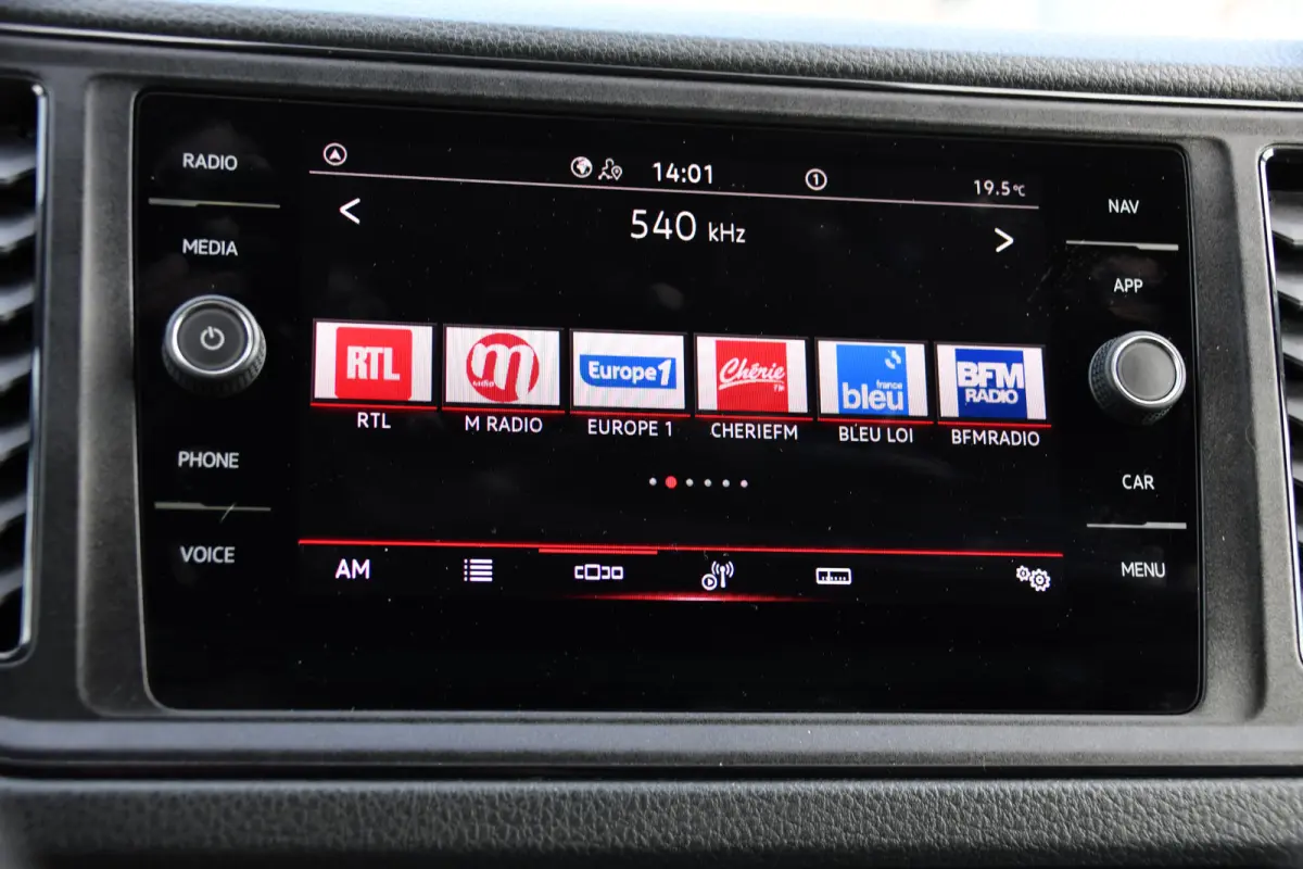 3.180 35 2.0 L3H2 PB Edition Cruise, Camera, Carplay, LED, 177pk, Automaat, Geveerde stoel, Multimedia, Uniek!