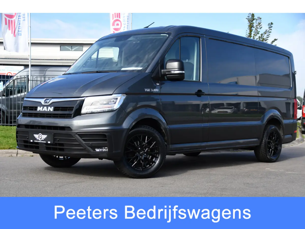 3.180 35 2.0 L3H2 PB Edition Cruise, Camera, Carplay, LED, 177pk, Automaat, Geveerde stoel, Multimedia, Uniek!