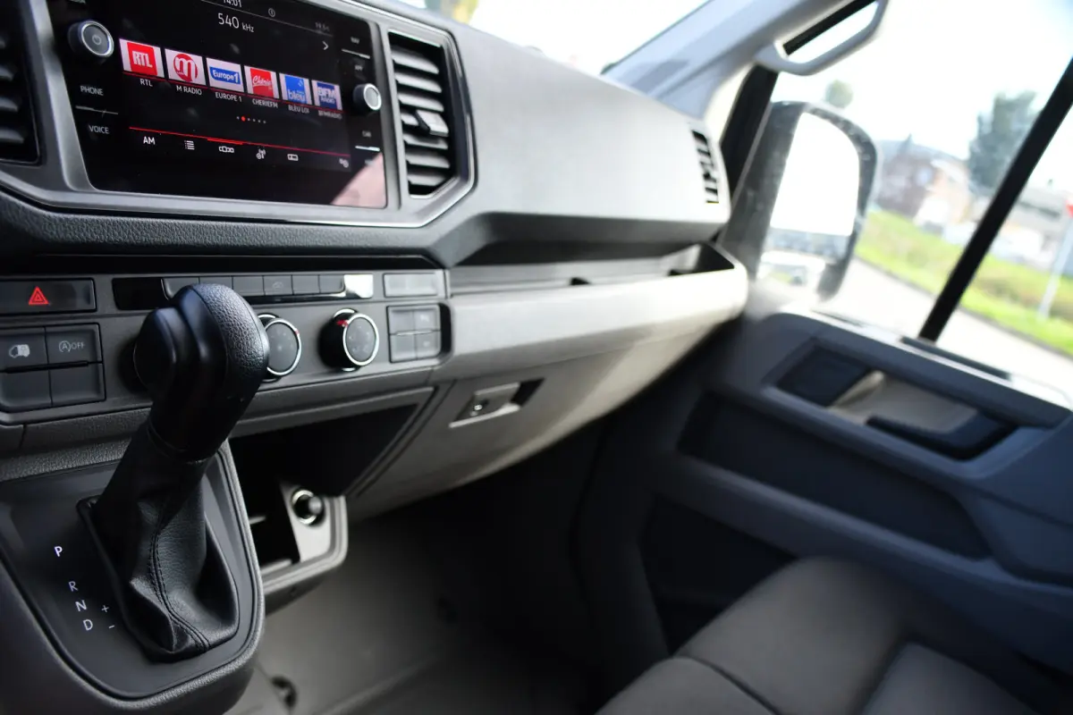 3.180 35 2.0 L3H2 PB Edition Cruise, Camera, Carplay, LED, 177pk, Automaat, Geveerde stoel, Multimedia, Uniek!