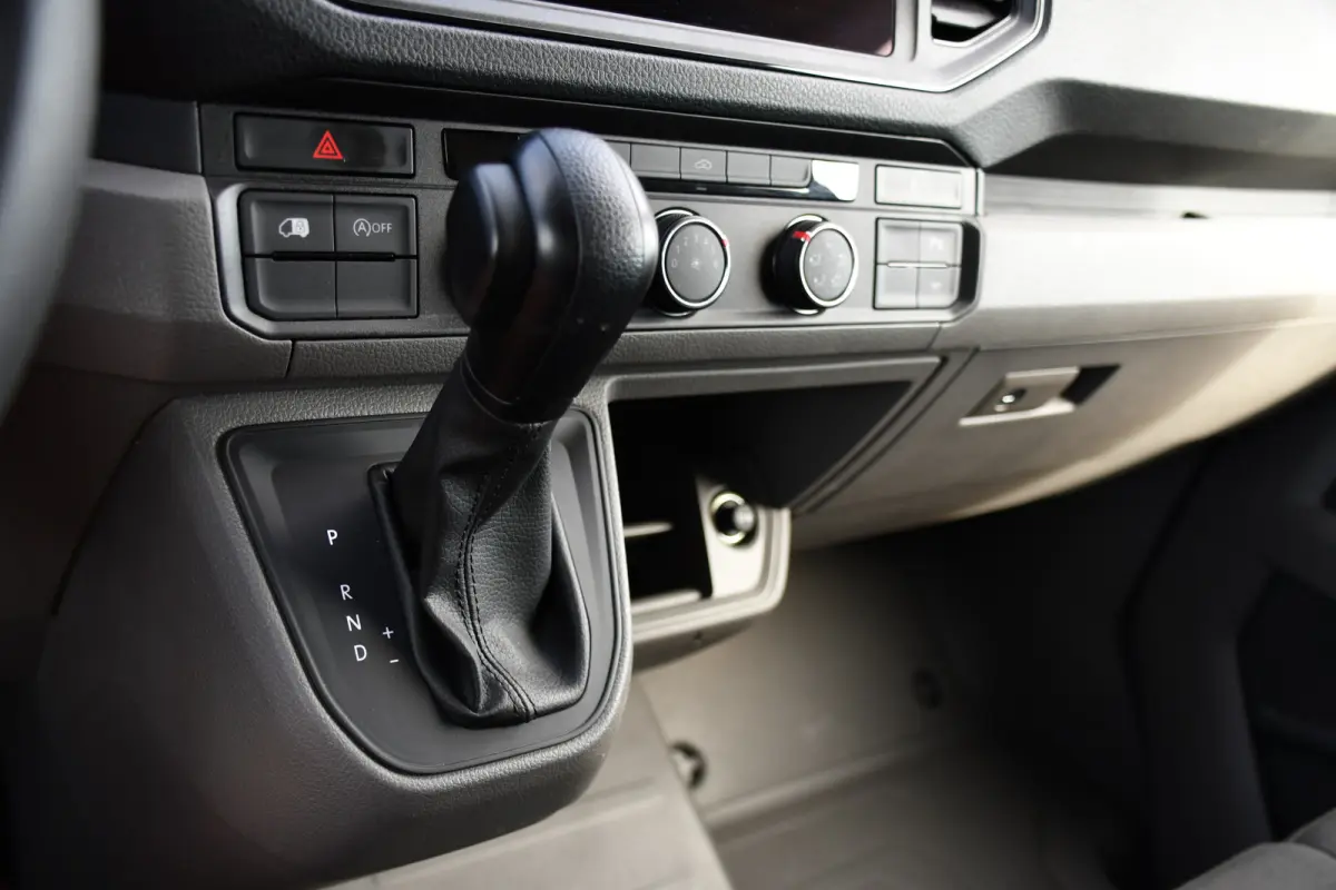 3.180 35 2.0 L3H2 PB Edition Cruise, Camera, Carplay, LED, 177pk, Automaat, Geveerde stoel, Multimedia, Uniek!