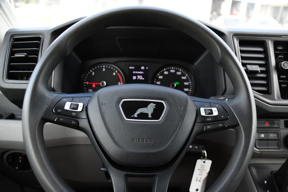 3.180 35 2.0 L3H2 PB Edition Cruise, Camera, Carplay, LED, 177pk, Automaat, Geveerde stoel, Multimedia, Uniek!