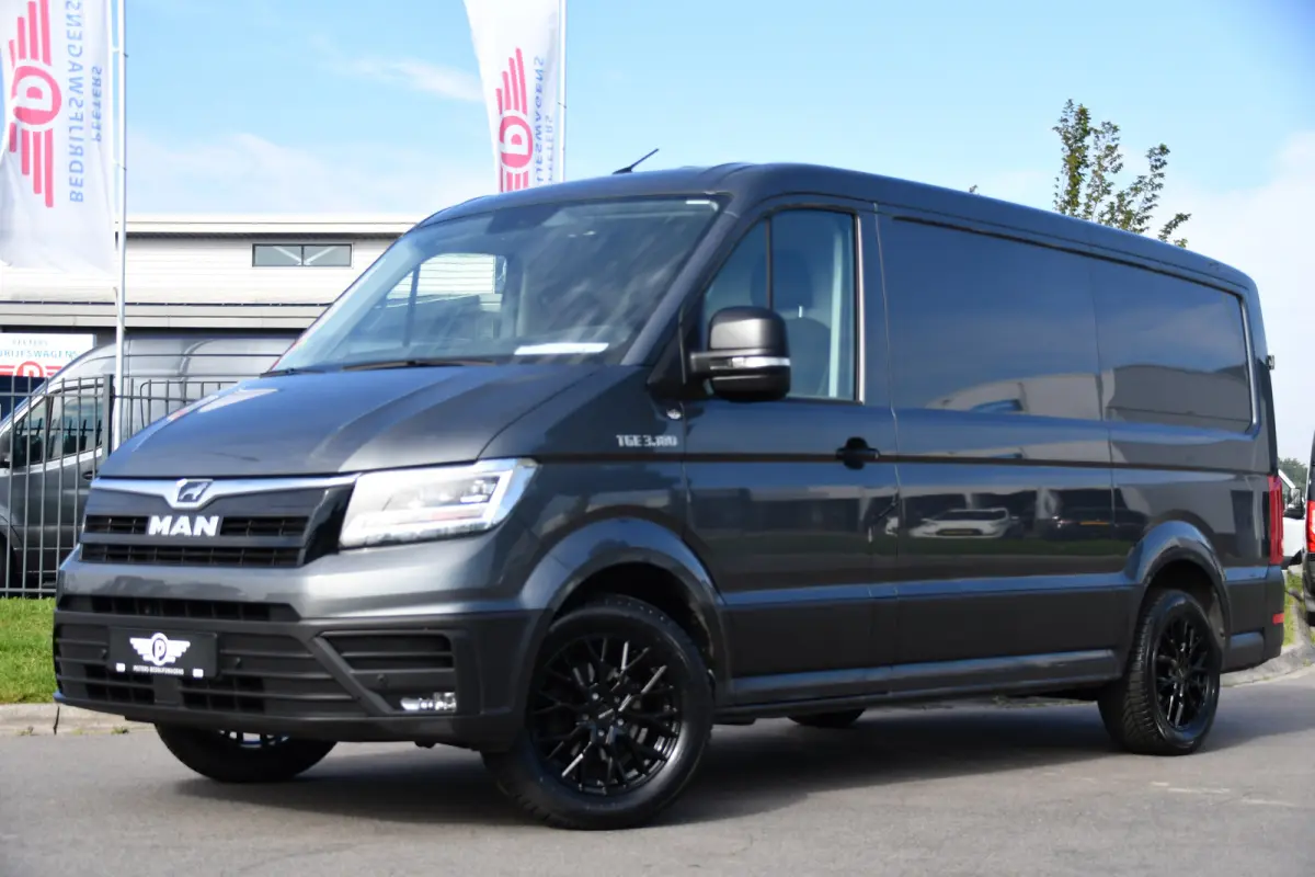 3.180 35 2.0 L3H2 PB Edition Cruise, Camera, Carplay, LED, 177pk, Automaat, Geveerde stoel, Multimedia, Uniek!