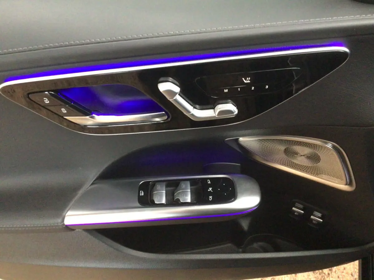 300e AVANTGARDE ** LED, MEMORY, TREKH, ACC, HuD, WINTERPACK, 18-inch LMV, KEYLESS ** Ex MB-AG - UNFALLFREI ** ** INFORMEER OOK NAAR ONZE AANTREKKELIJKE FINANCIAL-LEASE TARIEVEN **
