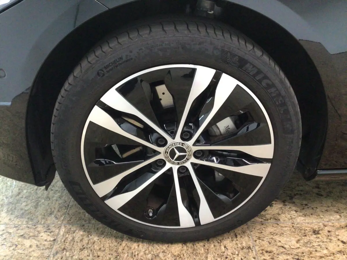 300e AVANTGARDE ** LED, MEMORY, TREKH, ACC, HuD, WINTERPACK, 18-inch LMV, KEYLESS ** Ex MB-AG - UNFALLFREI ** ** INFORMEER OOK NAAR ONZE AANTREKKELIJKE FINANCIAL-LEASE TARIEVEN **