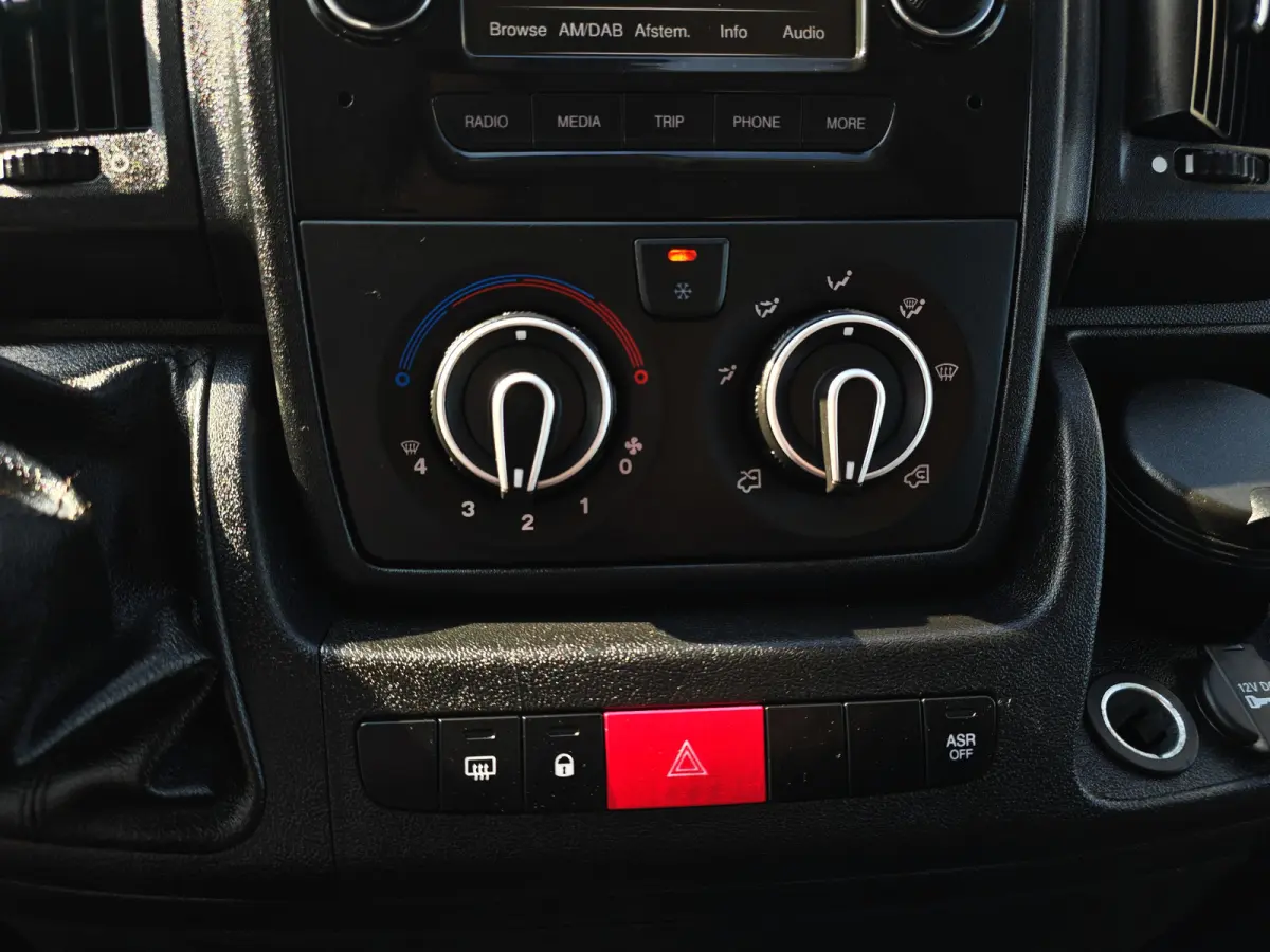 2.2D 140 L2H2 3.5T - 140 Pk - Euro 6 - ParkeerCamera - Airco - Cruise Control