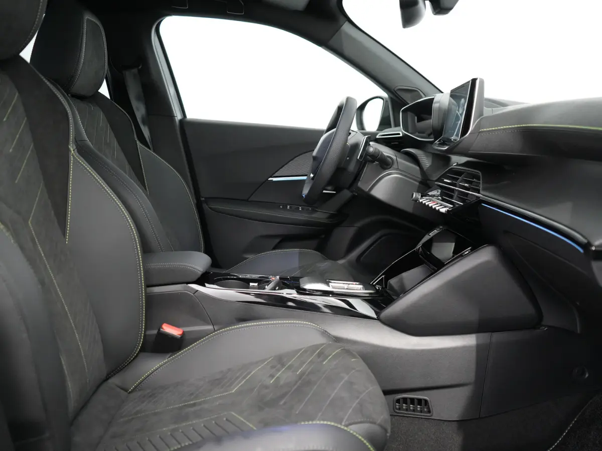 GT | Advanced Active Safety Brake met camera en radar | Climate Control | Elektrisch verstelbare en verwarmbare buitenspiegels