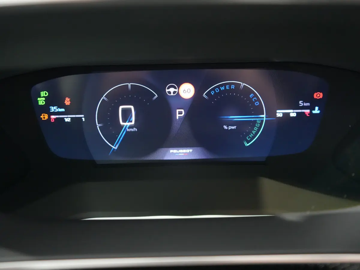 GT | Advanced Active Safety Brake met camera en radar | Climate Control | Elektrisch verstelbare en verwarmbare buitenspiegels