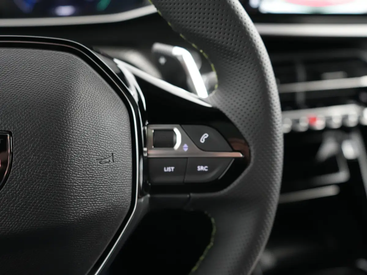 GT | Advanced Active Safety Brake met camera en radar | Climate Control | Elektrisch verstelbare en verwarmbare buitenspiegels