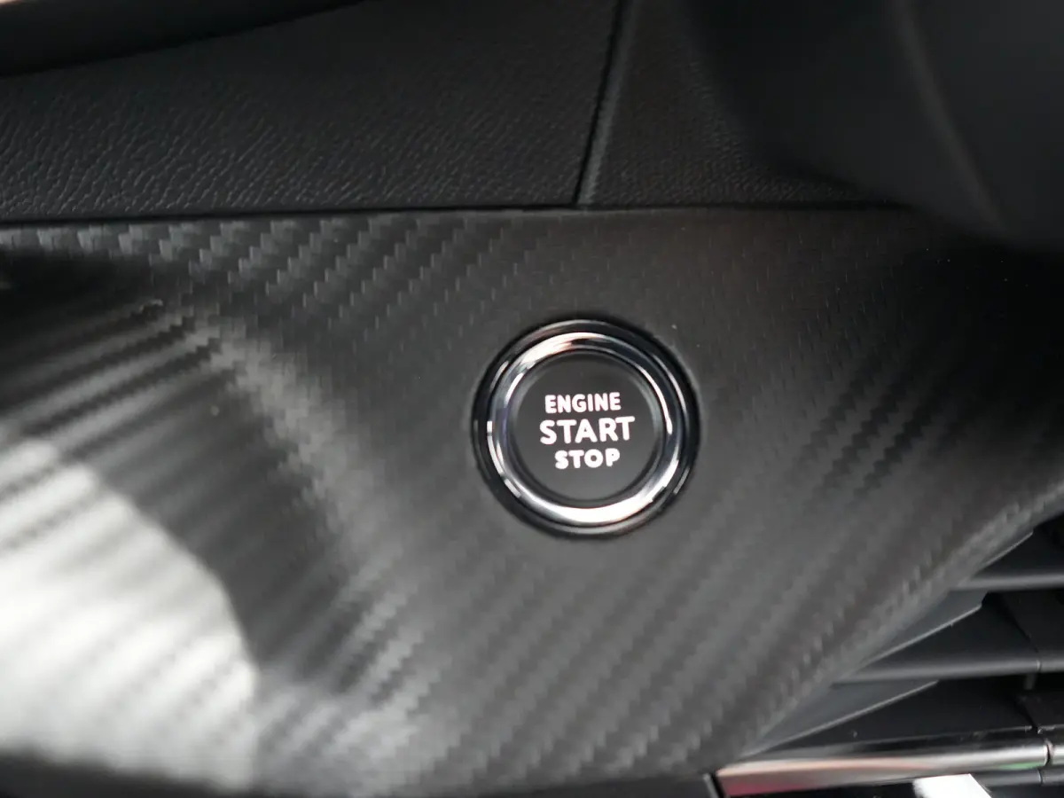 GT | Advanced Active Safety Brake met camera en radar | Climate Control | Elektrisch verstelbare en verwarmbare buitenspiegels