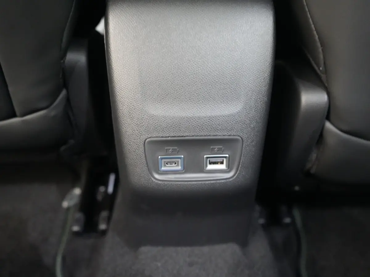 GT | Advanced Active Safety Brake met camera en radar | Climate Control | Elektrisch verstelbare en verwarmbare buitenspiegels