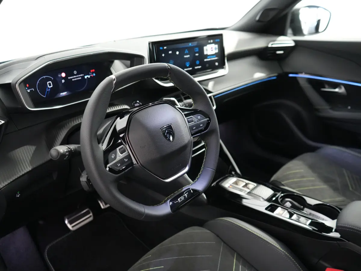 GT | Advanced Active Safety Brake met camera en radar | Climate Control | Elektrisch verstelbare en verwarmbare buitenspiegels
