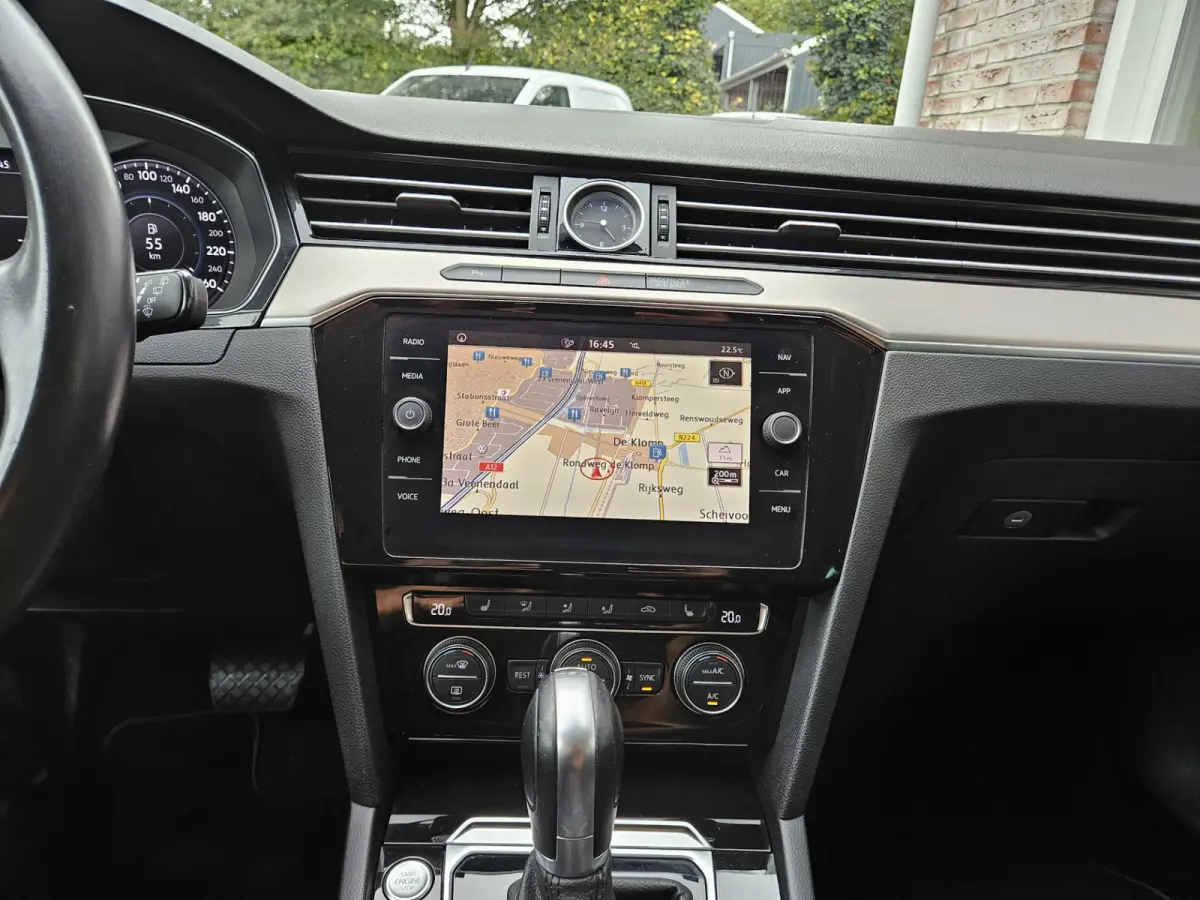 1.5 TSI Highline Business R Trekhaak! Automaat! Camera! Carplay! Mooie/Nette Auto!