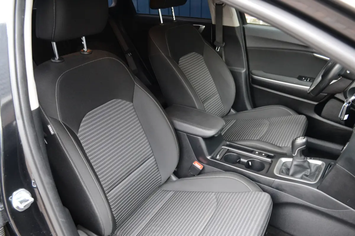 1.0 T-GDi DynamicLine | Camera | Carplay/Android Auto | Getint Glas