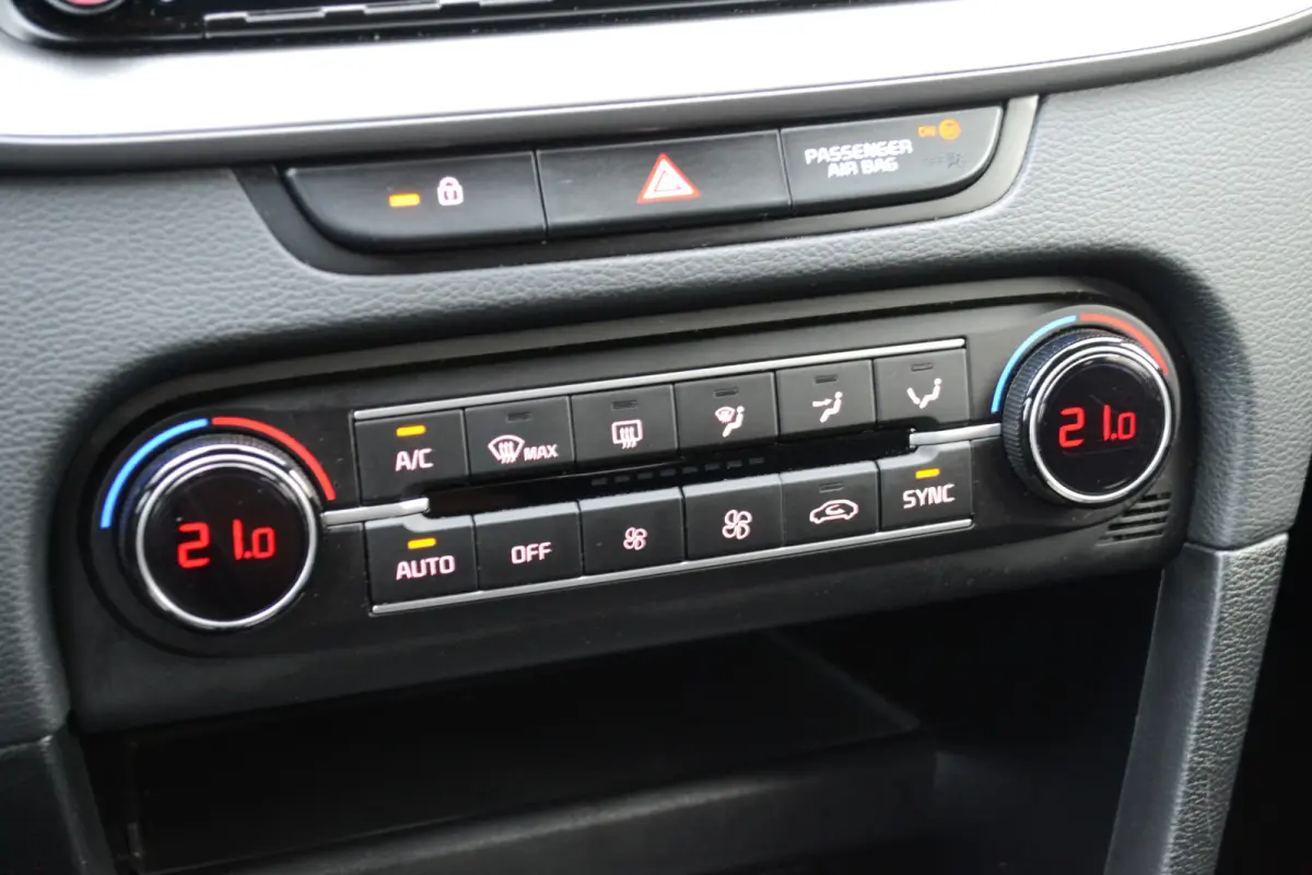 1.0 T-GDi DynamicLine | Camera | Carplay/Android Auto | Getint Glas