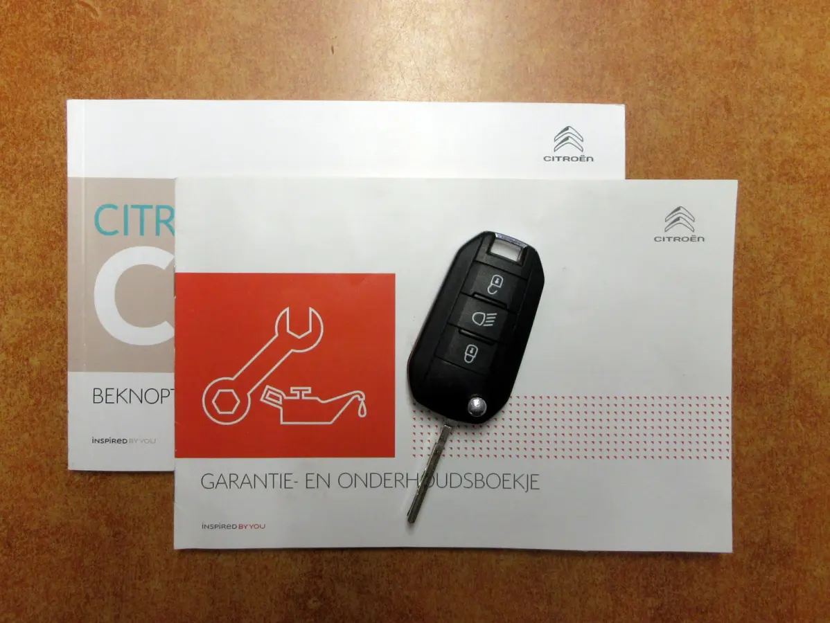 1.2 PureTech Feel Ed. * Navi * Pdc * Carplay *