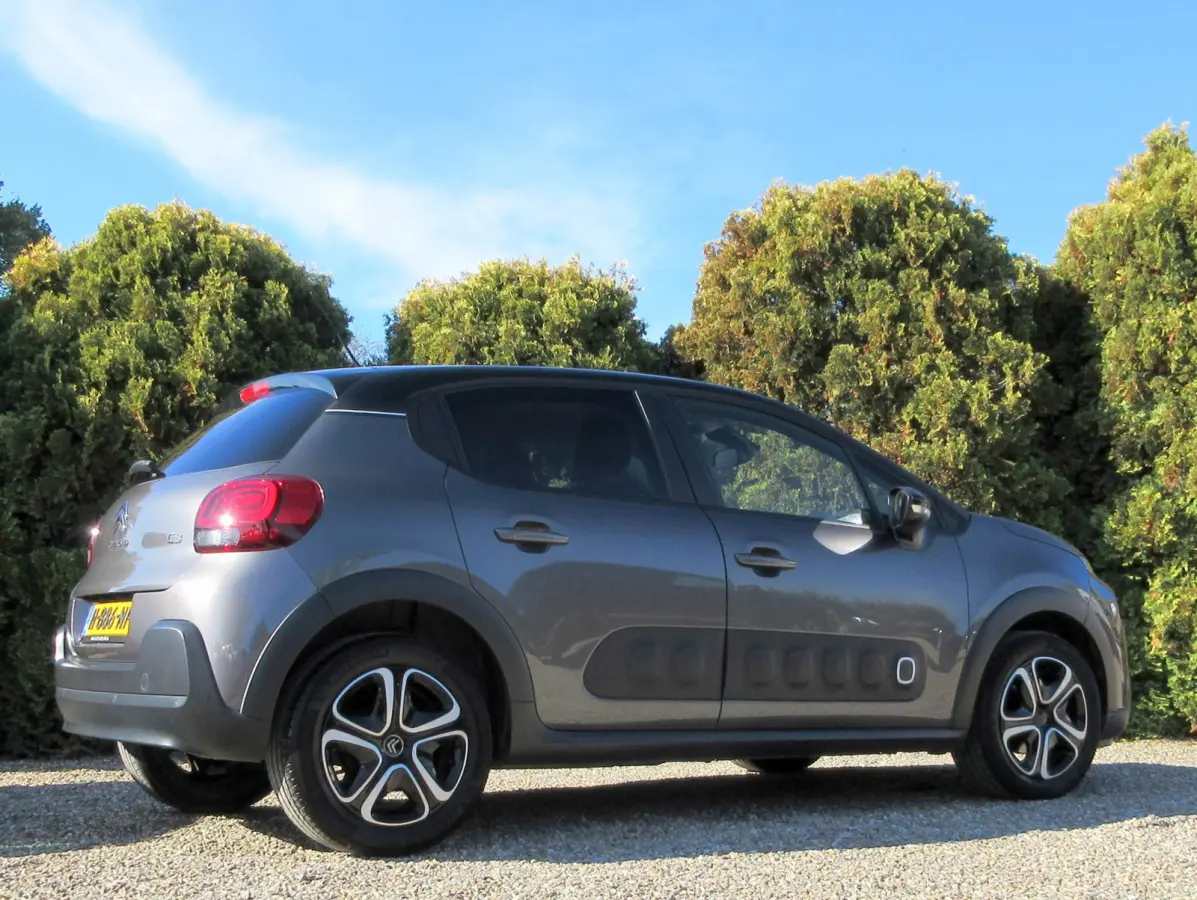 1.2 PureTech Feel Ed. * Navi * Pdc * Carplay *