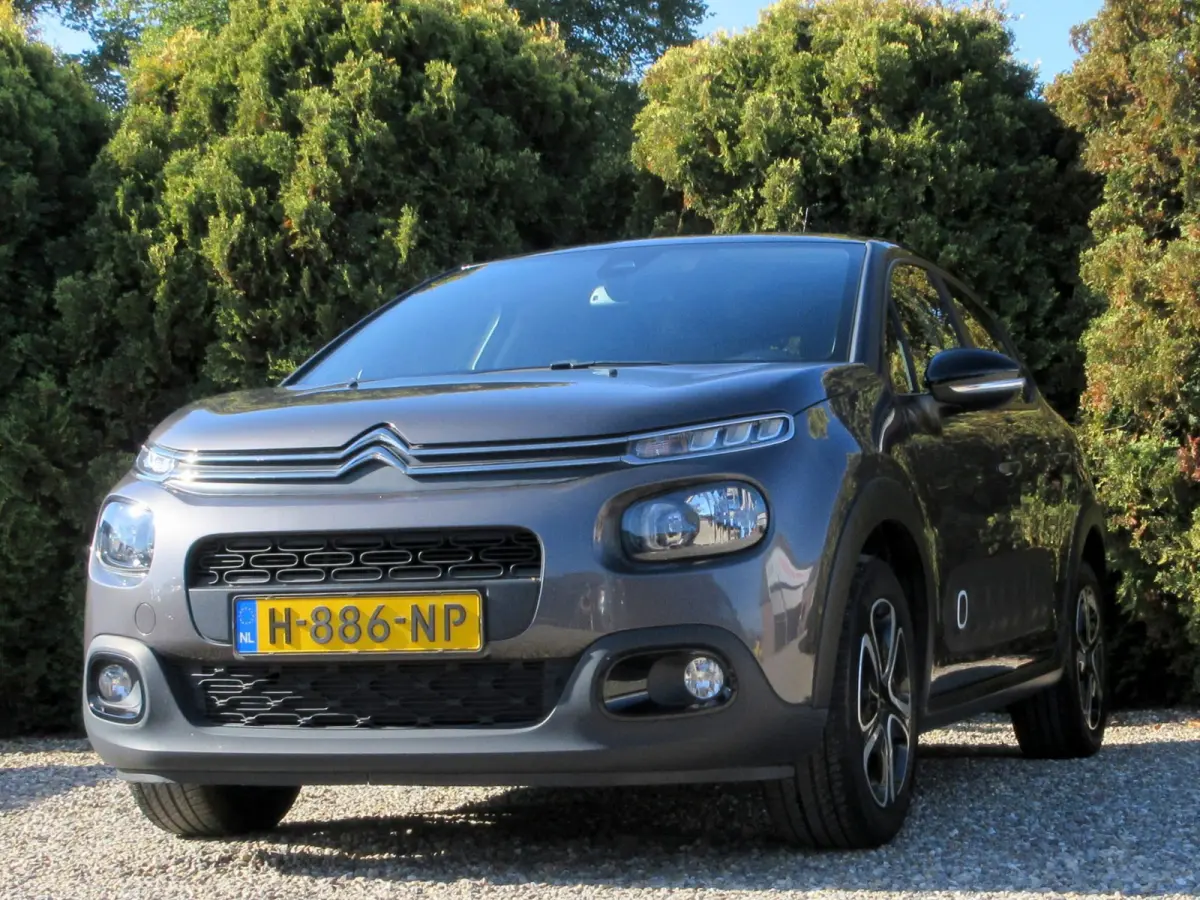 1.2 PureTech Feel Ed. * Navi * Pdc * Carplay *