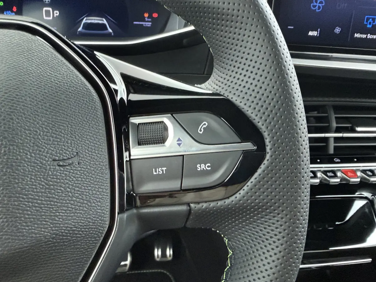| Demo Deal | GT, | 10" touchscreen met DAB+ radio en Wireless Mirror Screen (Apple CarPlay / Android Auto ) | 17’’ lichtmetalen velgen ‘YANAKA’, afgewerkt in zwart Orbital met glanz