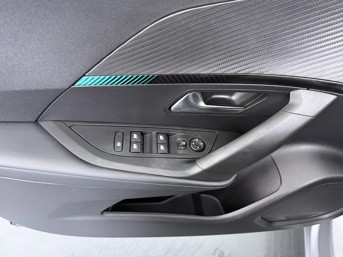 1.2 130PK Allure Pack | Achteruitrijcamera | Airco (automatisch) | Apple Carplay/Android Auto