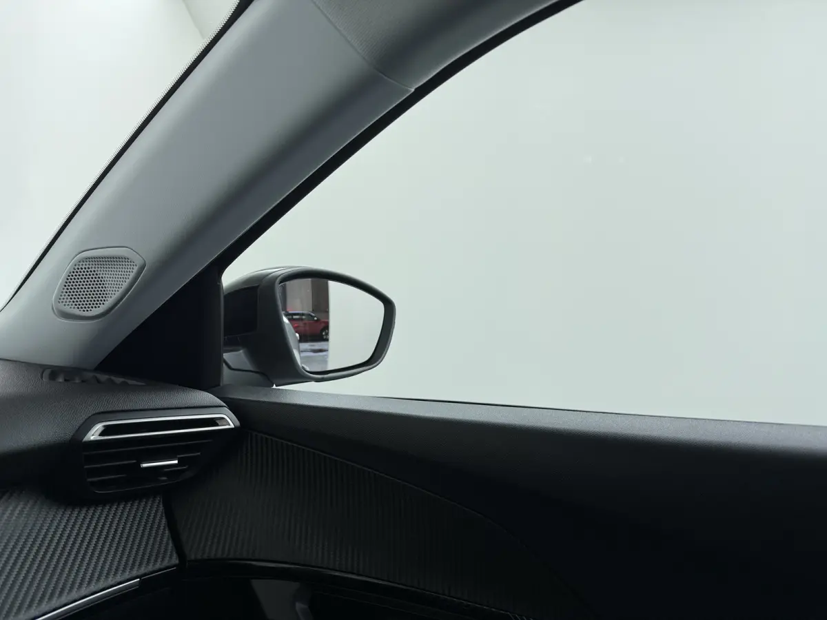 1.2 130PK Allure Pack | Achteruitrijcamera | Airco (automatisch) | Apple Carplay/Android Auto