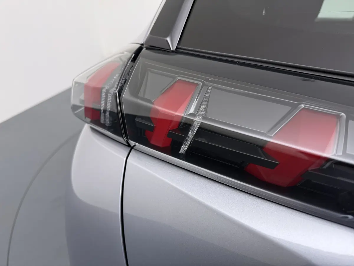 1.2 130PK Allure Pack | Achteruitrijcamera | Airco (automatisch) | Apple Carplay/Android Auto
