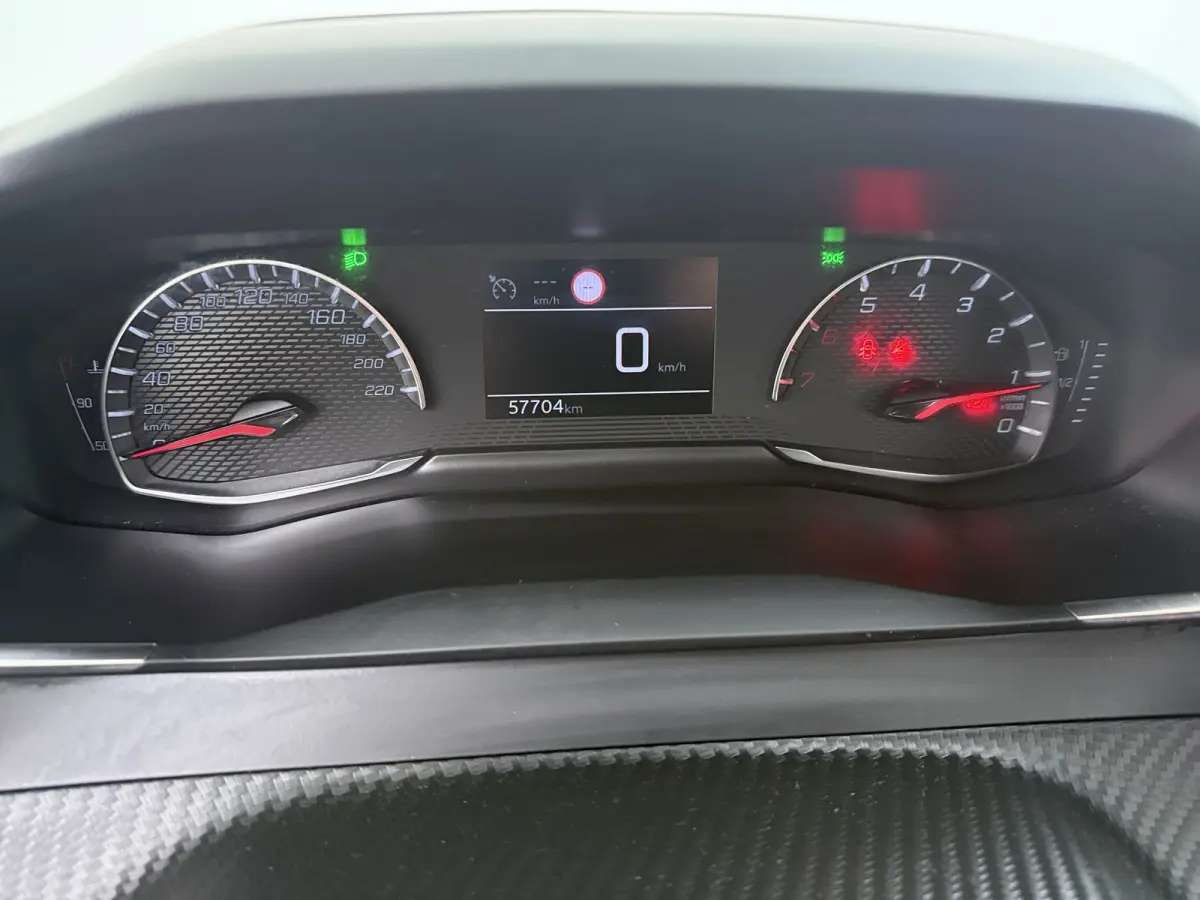 1.2 130PK Allure Pack | Achteruitrijcamera | Airco (automatisch) | Apple Carplay/Android Auto
