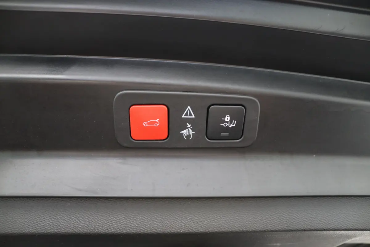 1.6 PureTech GT Pack Business Automaat | 2 stoelen op derde rij | Airco (automatisch) | Apple Carplay/Android Auto|telefoonintegratie premium