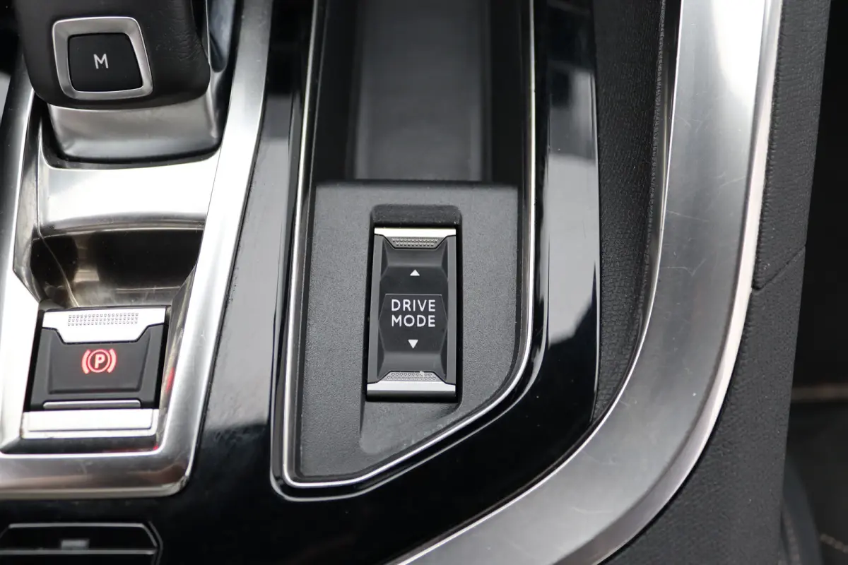 1.6 PureTech GT Pack Business Automaat | 2 stoelen op derde rij | Airco (automatisch) | Apple Carplay/Android Auto|telefoonintegratie premium