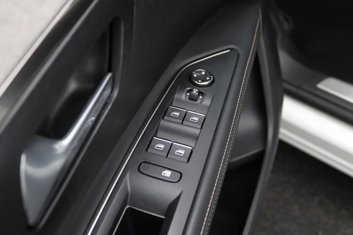 1.6 PureTech GT Pack Business Automaat | 2 stoelen op derde rij | Airco (automatisch) | Apple Carplay/Android Auto|telefoonintegratie premium