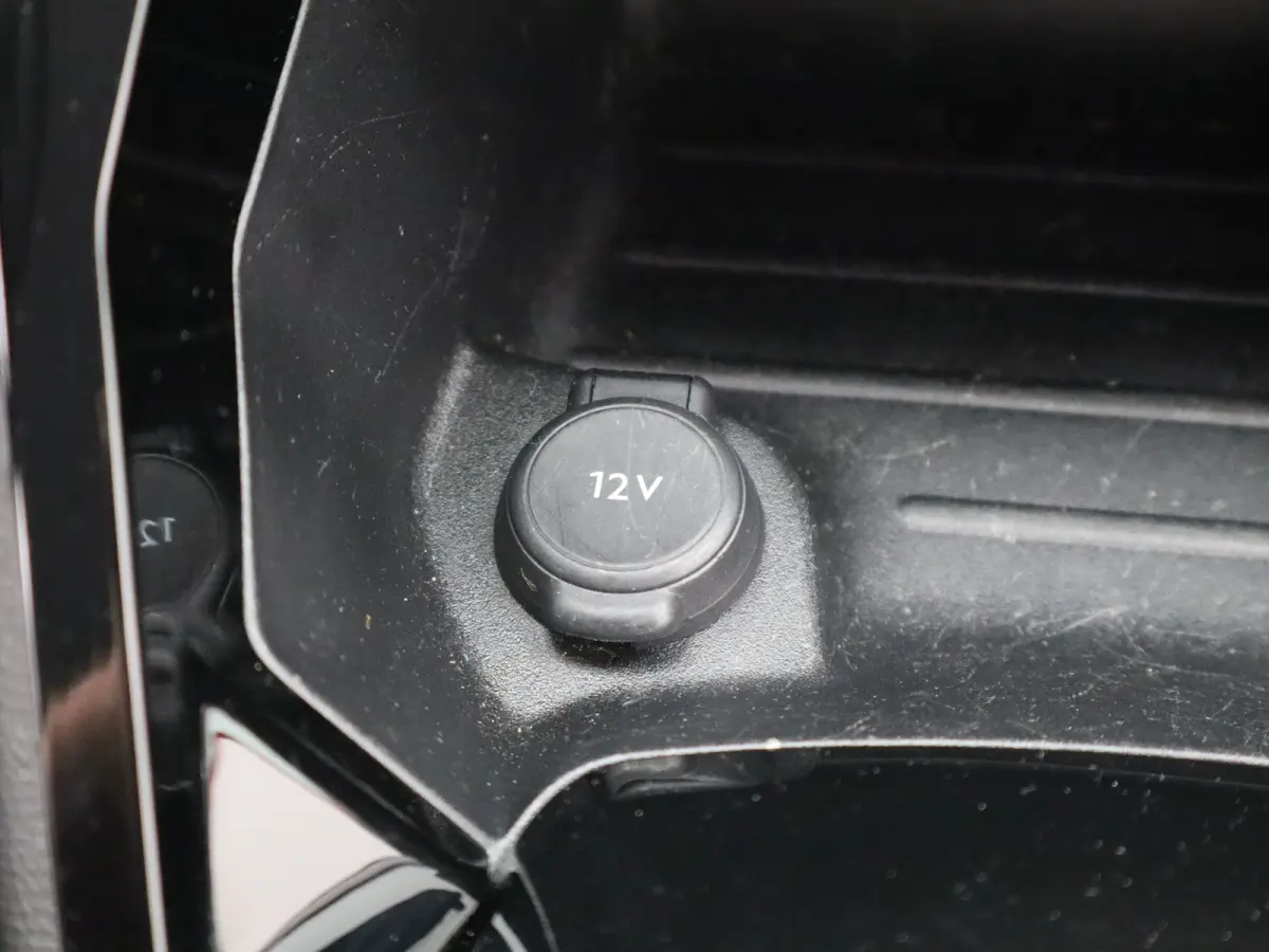 1.2 PureTech Allure Parkeersensoren | Climate Control | Cruise Control | 16' Lichtmetalen Velgen | Apple Carplay/Android Auto