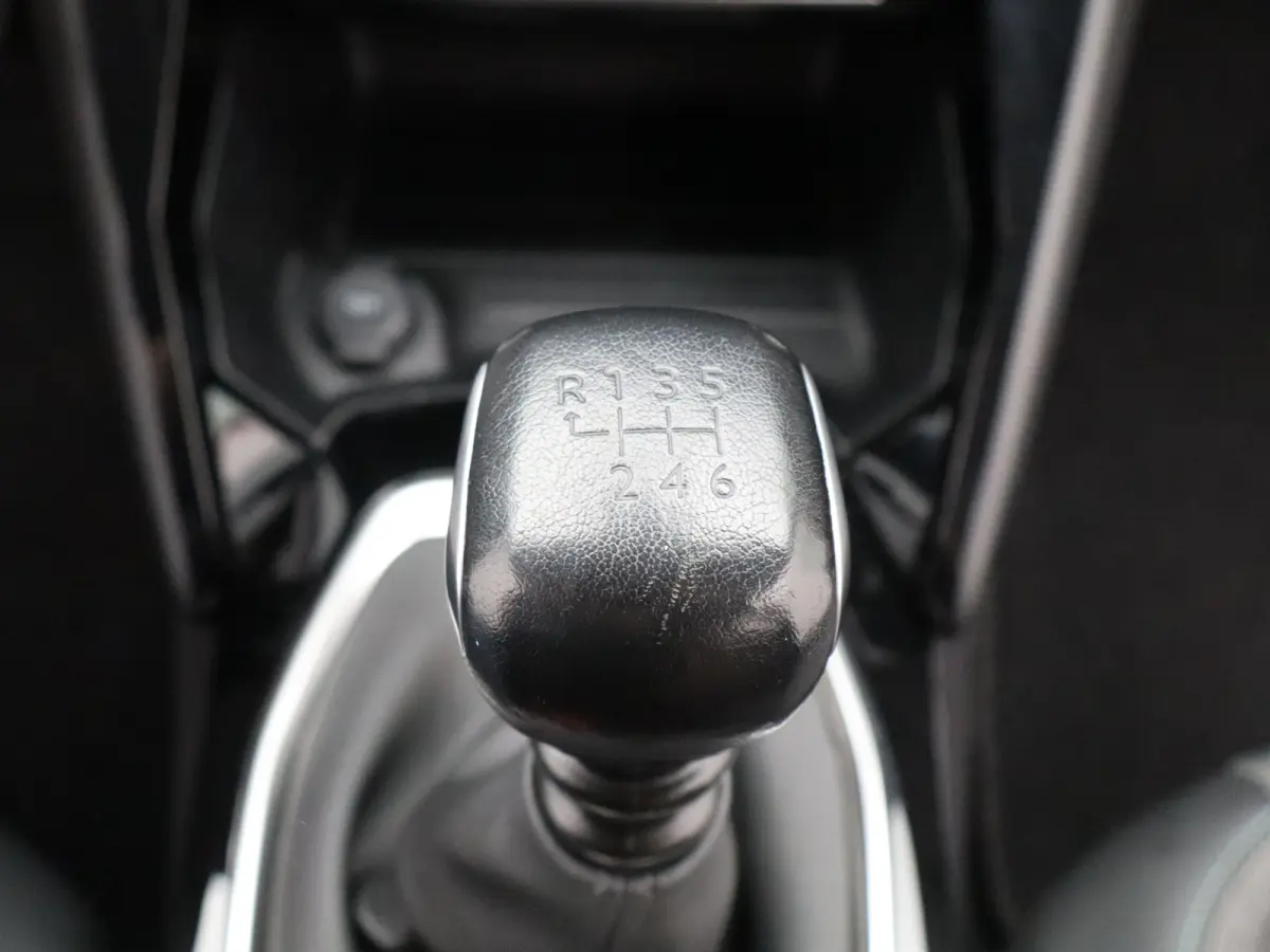 1.2 PureTech Allure Parkeersensoren | Climate Control | Cruise Control | 16' Lichtmetalen Velgen | Apple Carplay/Android Auto
