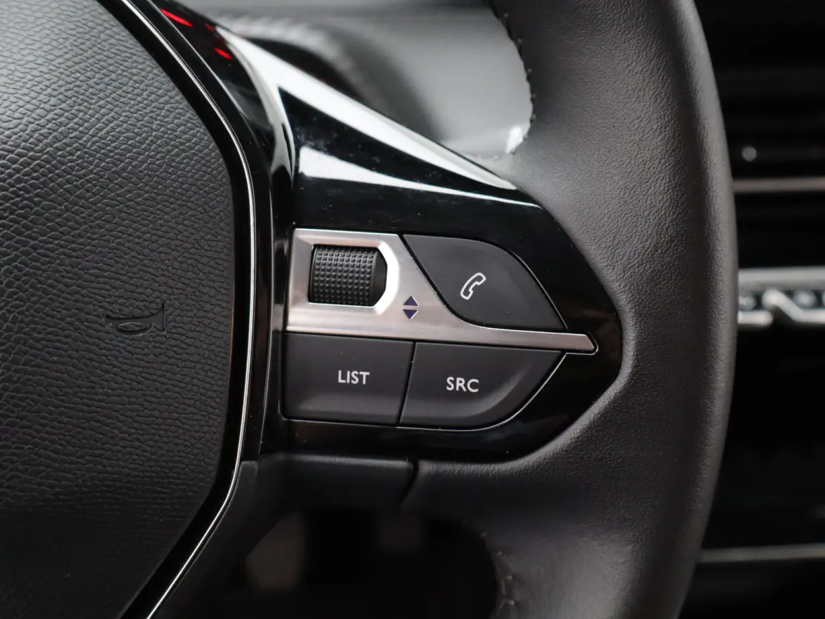 1.2 PureTech Allure Parkeersensoren | Climate Control | Cruise Control | 16' Lichtmetalen Velgen | Apple Carplay/Android Auto