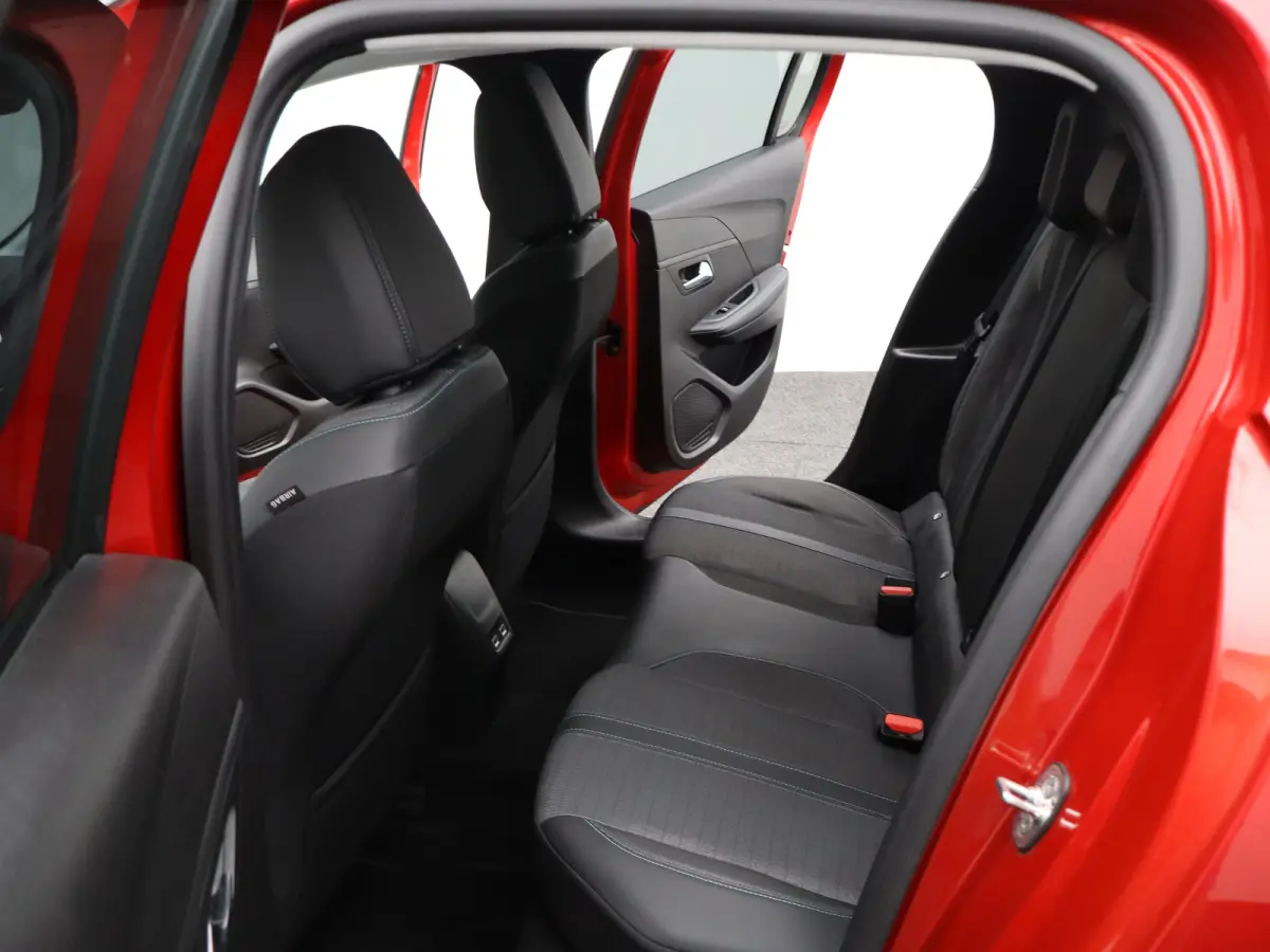 1.2 PureTech Allure Parkeersensoren | Climate Control | Cruise Control | 16' Lichtmetalen Velgen | Apple Carplay/Android Auto