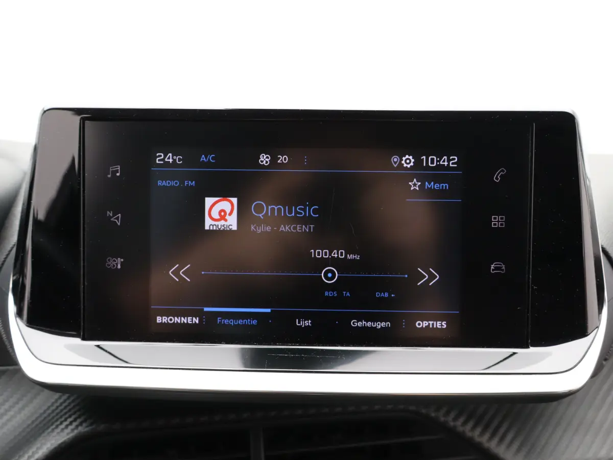 1.2 PureTech Allure Parkeersensoren | Climate Control | Cruise Control | 16' Lichtmetalen Velgen | Apple Carplay/Android Auto