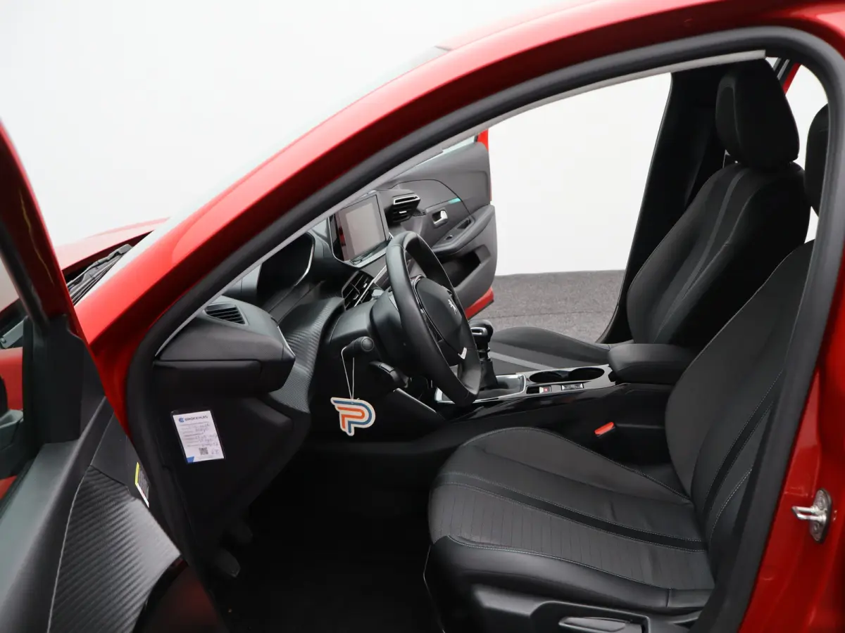 1.2 PureTech Allure Parkeersensoren | Climate Control | Cruise Control | 16' Lichtmetalen Velgen | Apple Carplay/Android Auto