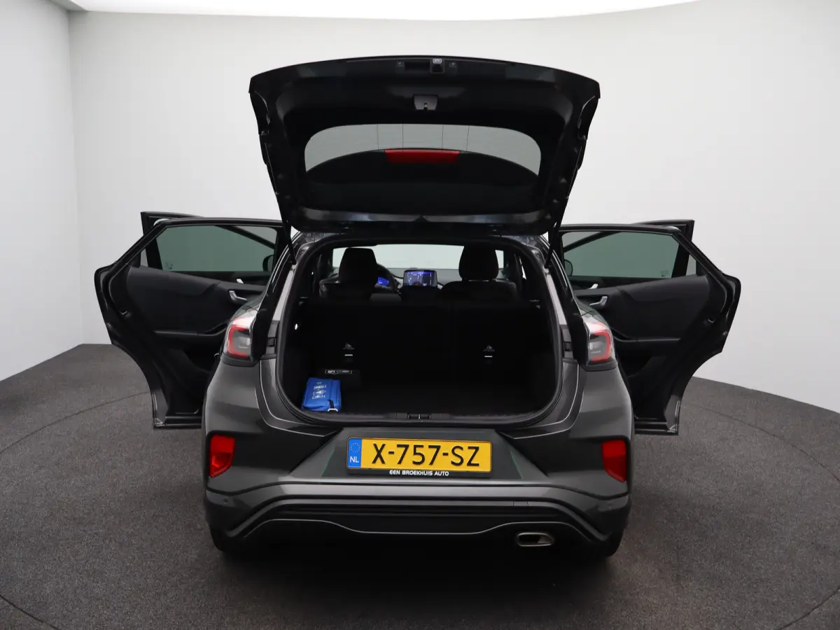 1.0 EcoBoost ST-Line | WInter Pakket | Stoelverwarming | Achteruitrijcamera | Parkeersensoren | Cruise Control | Climate Control | 17" Lichtmetalenvelgen | Apple Carplay/Android Auto