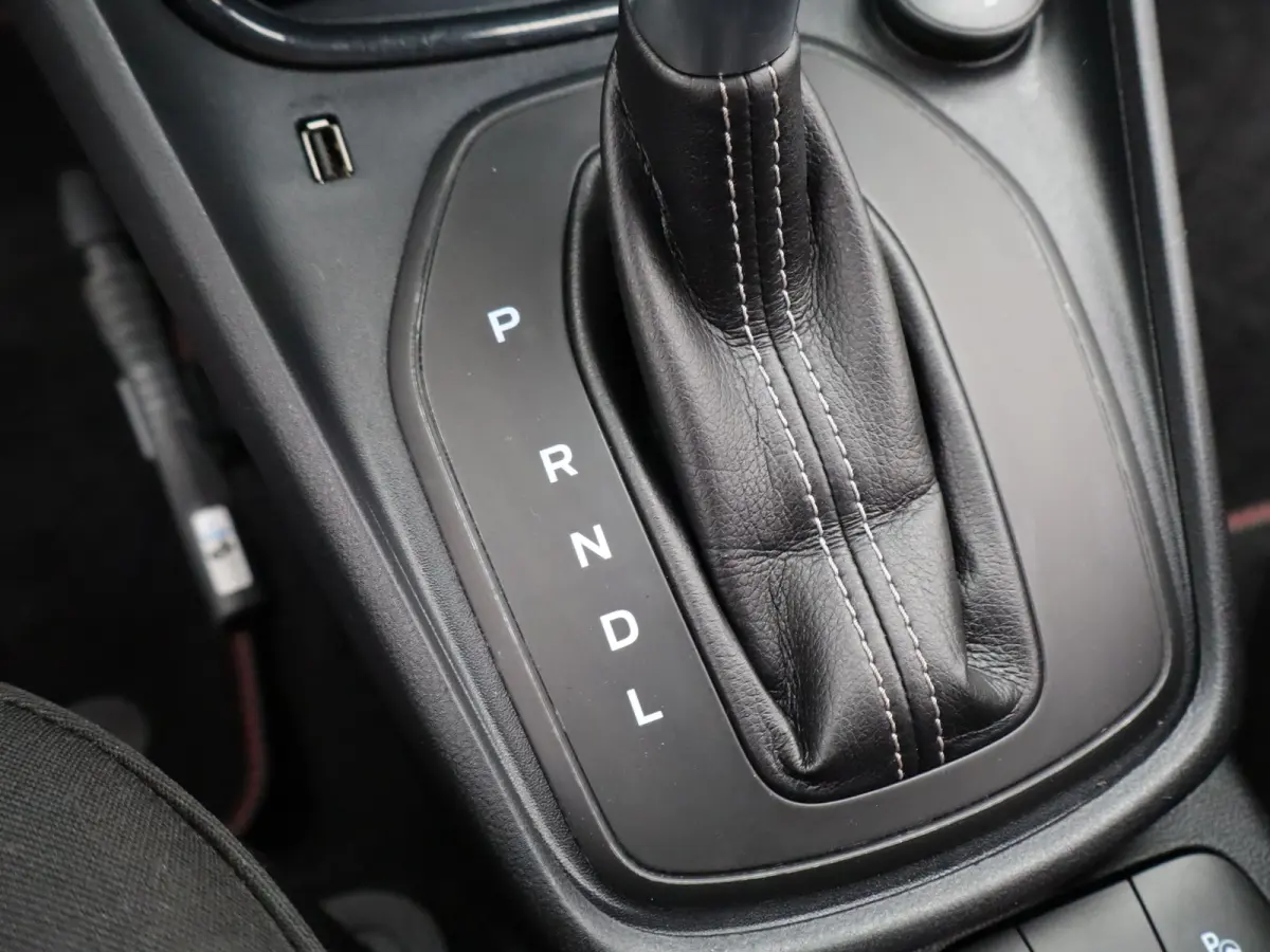 1.0 EcoBoost ST-Line | WInter Pakket | Stoelverwarming | Achteruitrijcamera | Parkeersensoren | Cruise Control | Climate Control | 17" Lichtmetalenvelgen | Apple Carplay/Android Auto