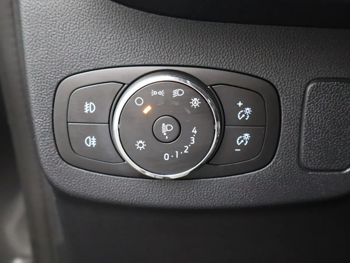 1.0 EcoBoost ST-Line | WInter Pakket | Stoelverwarming | Achteruitrijcamera | Parkeersensoren | Cruise Control | Climate Control | 17" Lichtmetalenvelgen | Apple Carplay/Android Auto