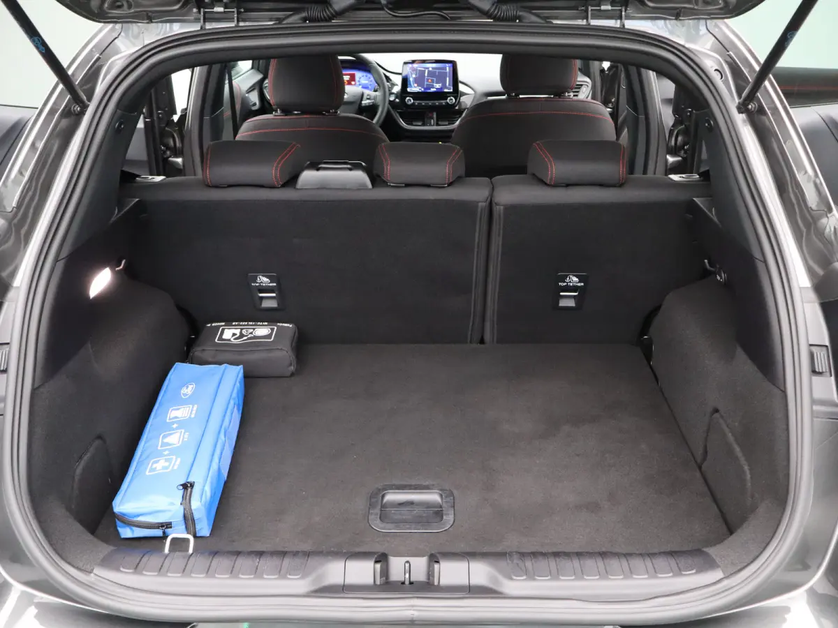 1.0 EcoBoost ST-Line | WInter Pakket | Stoelverwarming | Achteruitrijcamera | Parkeersensoren | Cruise Control | Climate Control | 17" Lichtmetalenvelgen | Apple Carplay/Android Auto