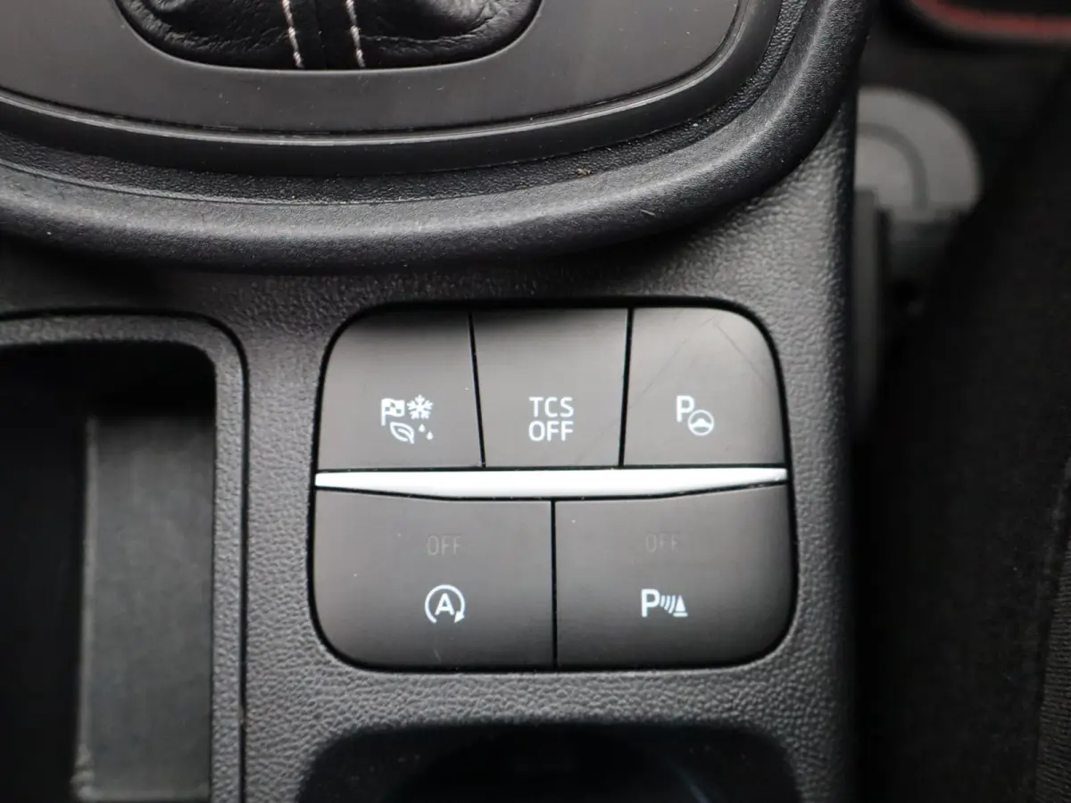 1.0 EcoBoost ST-Line | WInter Pakket | Stoelverwarming | Achteruitrijcamera | Parkeersensoren | Cruise Control | Climate Control | 17" Lichtmetalenvelgen | Apple Carplay/Android Auto