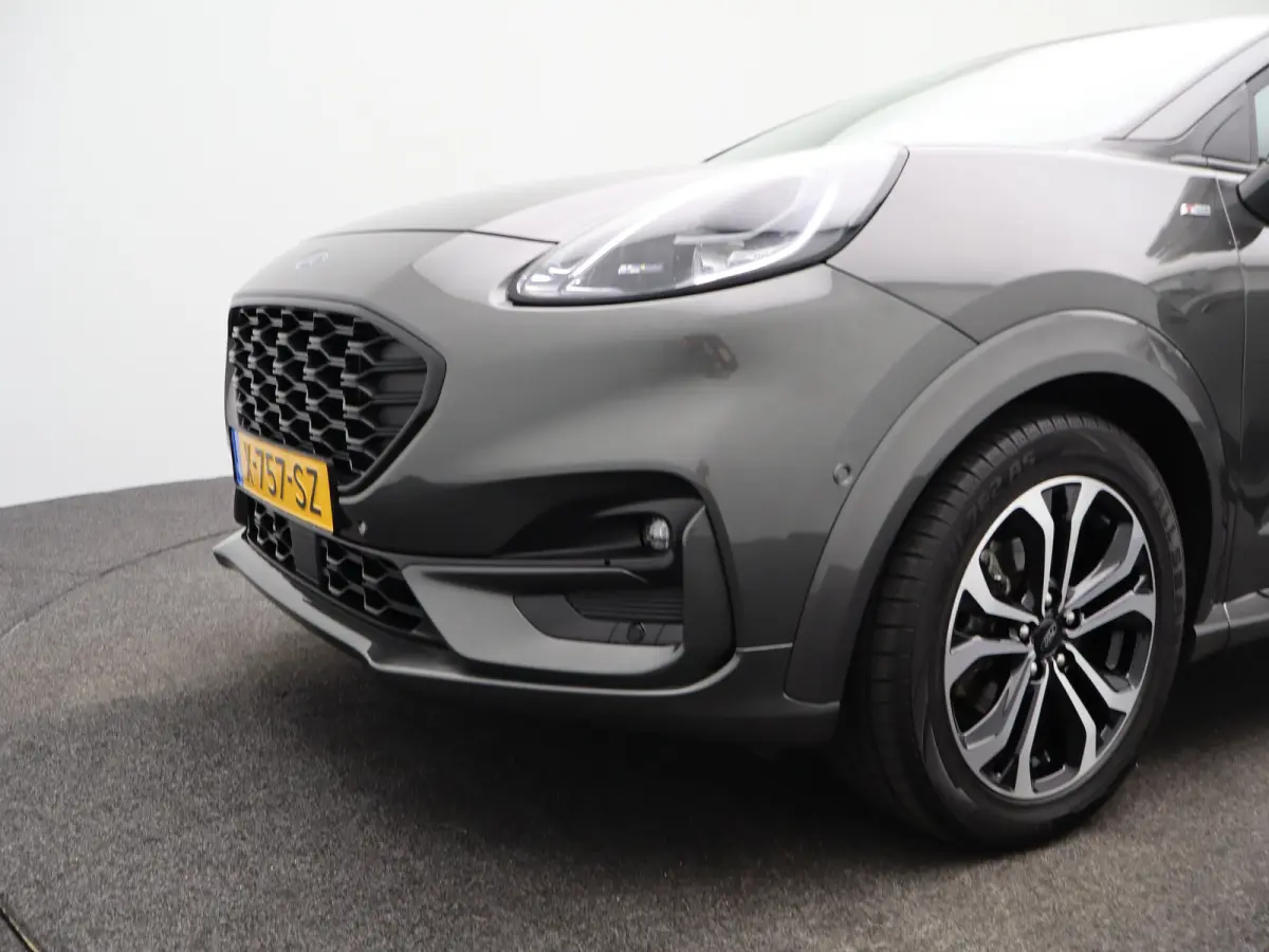 1.0 EcoBoost ST-Line | WInter Pakket | Stoelverwarming | Achteruitrijcamera | Parkeersensoren | Cruise Control | Climate Control | 17" Lichtmetalenvelgen | Apple Carplay/Android Auto