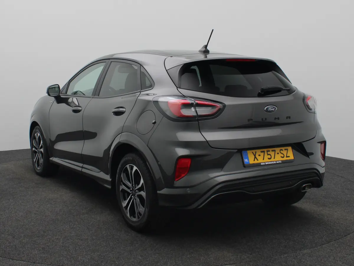 1.0 EcoBoost ST-Line | WInter Pakket | Stoelverwarming | Achteruitrijcamera | Parkeersensoren | Cruise Control | Climate Control | 17" Lichtmetalenvelgen | Apple Carplay/Android Auto