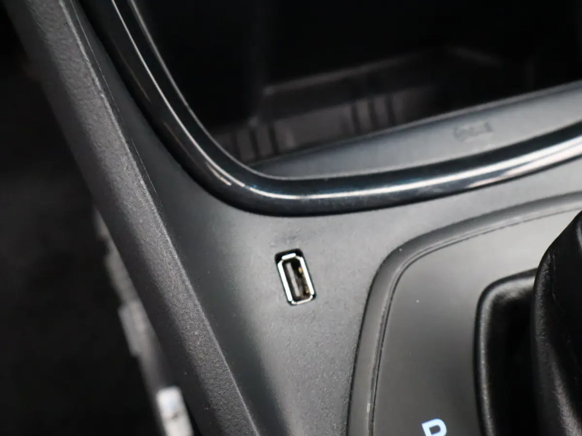 1.0 EcoBoost ST-Line | WInter Pakket | Stoelverwarming | Achteruitrijcamera | Parkeersensoren | Cruise Control | Climate Control | 17" Lichtmetalenvelgen | Apple Carplay/Android Auto