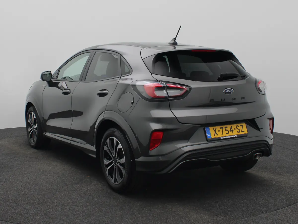1.0 EcoBoost ST-Line Winter Pakket | Achteruitrijcamera | Apple Carplay/Android Auto | Parkeersenoren | Navigatie | 17" Lichtmetalen Velgen