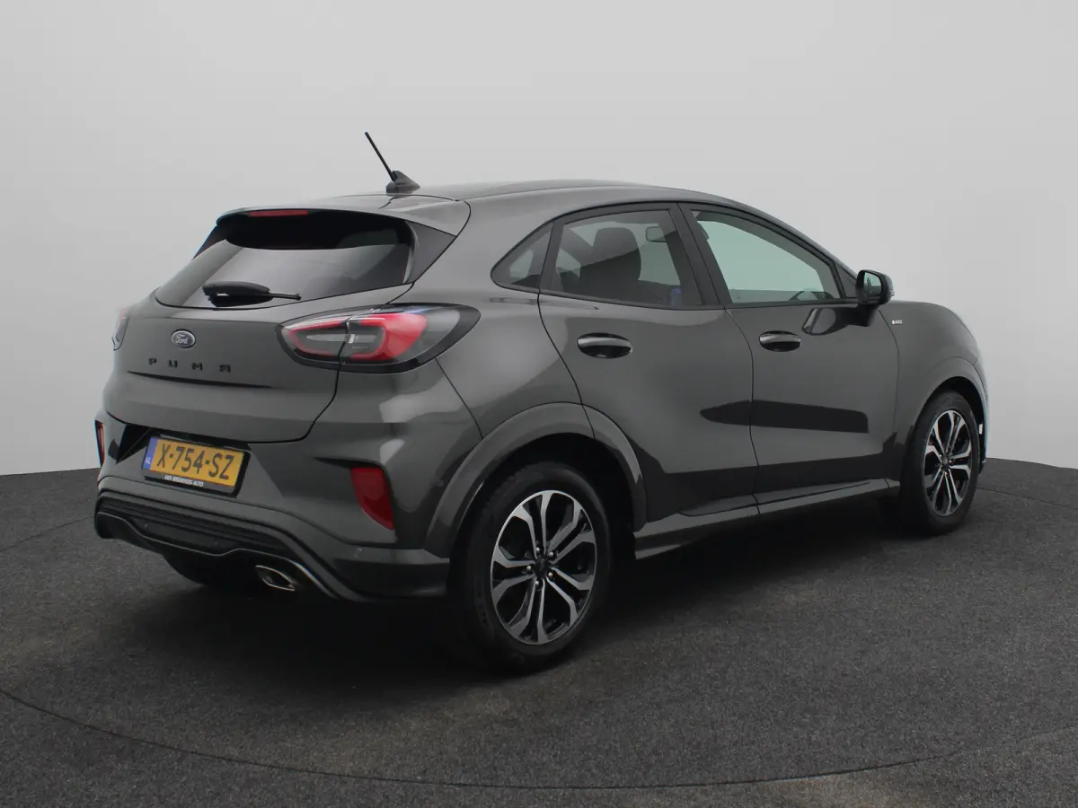 1.0 EcoBoost ST-Line Winter Pakket | Achteruitrijcamera | Apple Carplay/Android Auto | Parkeersenoren | Navigatie | 17" Lichtmetalen Velgen