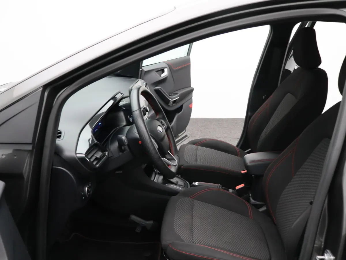 1.0 EcoBoost ST-Line Winter Pakket | Achteruitrijcamera | Apple Carplay/Android Auto | Parkeersenoren | Navigatie | 17" Lichtmetalen Velgen