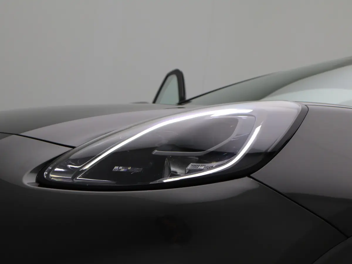 1.0 EcoBoost ST-Line Winter Pakket | Achteruitrijcamera | Apple Carplay/Android Auto | Parkeersenoren | Navigatie | 17" Lichtmetalen Velgen