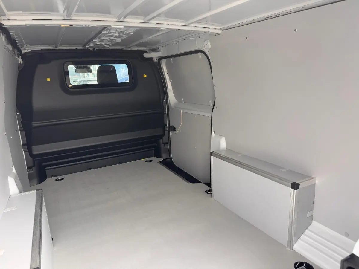 EV L3 75 kWh €14.740 korting!! | 16" stalen velgen | Elektrisch bedienbare en verwarmbare buitenspiegels | Elektrische parkeerrem
